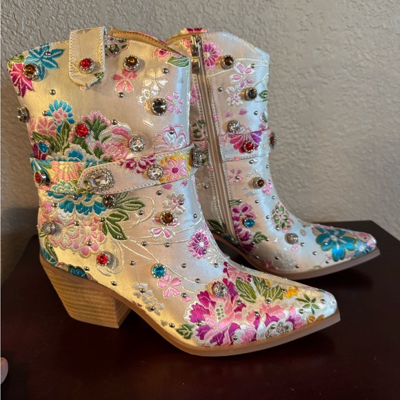 Brand New Mi.iM Floral Embellished Boots - Multicolor - Picture 3 of 5